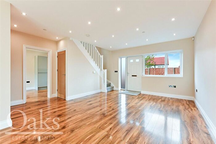 3 Bedroom Detached House For Sale In Hythe Road, Thornton Heath, CR7