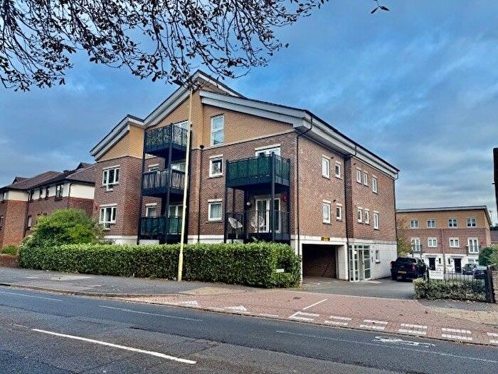 2 Bedroom Flat To Rent In Melia Close, Garston, WD25
