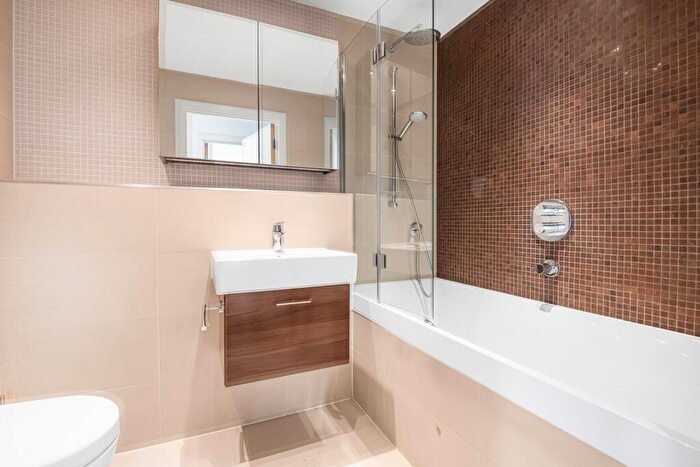 2 Bedroom Apartment To Rent In Camden, London, NW1