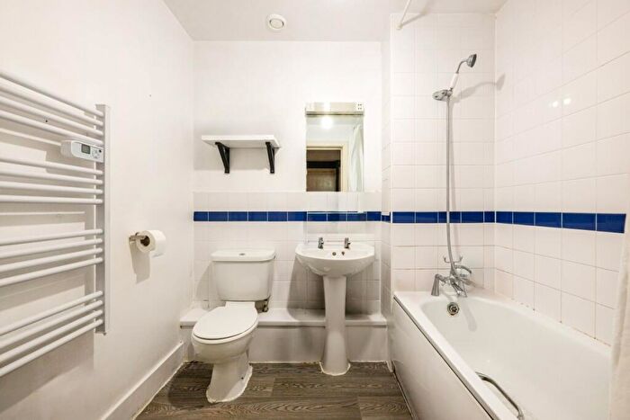 2 Bedroom Apartment To Rent In Millgate, High Wycombe, HP11