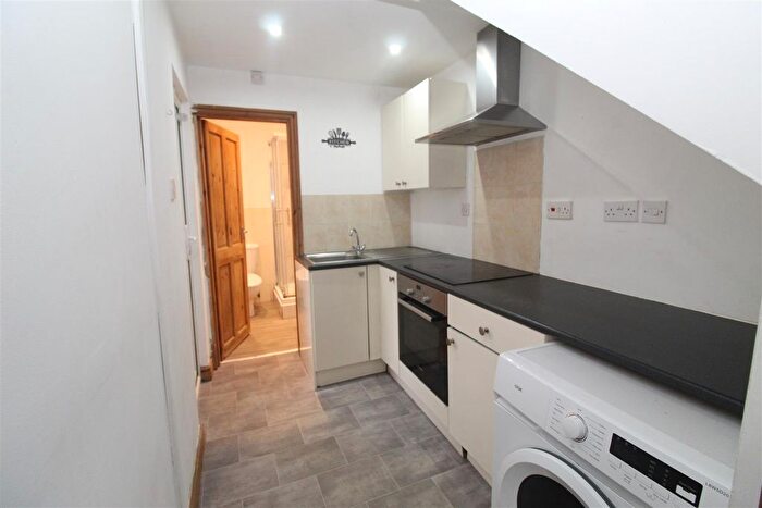 1 Bedroom Flat To Rent In Bryngwyn Road, Newport, NP20