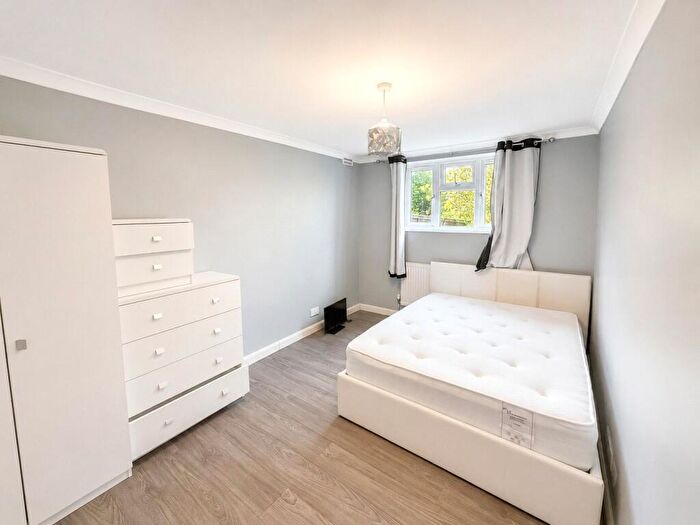 House Of Multiple Occupation To Rent In Howards Road, Woking, Surrey, GU22