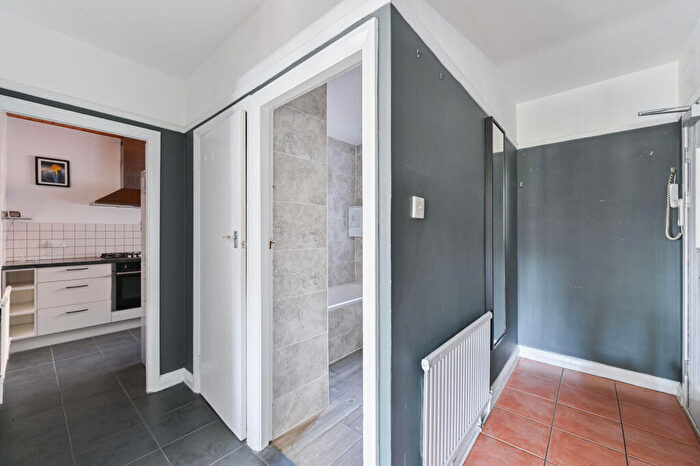 1 Bedroom Flat To Rent In Lansdowne Hill, West Norwood, London, SE27