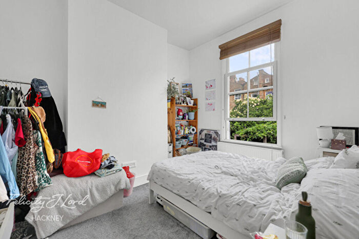 4 Bedroom Terraced House For Sale In Killowen Road, London, E9 - Photo 12