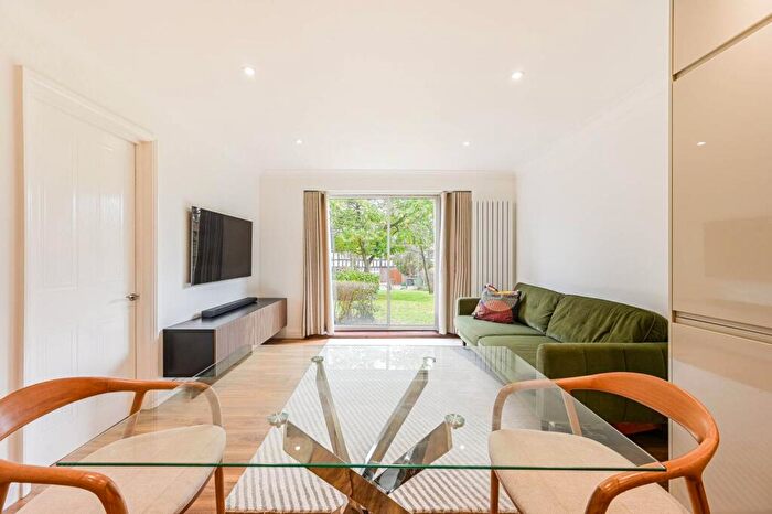 2 Bedroom Flat For Sale In Westmoreland Road, Shortlands, Bromley, BR2