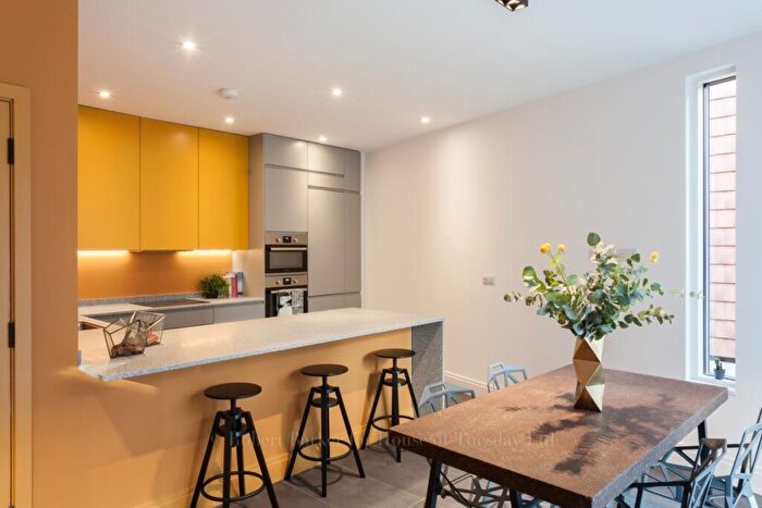 3 Bedroom Detached House To Rent In Beadnell Road London, SE23