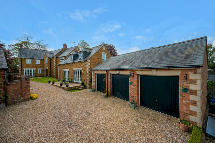 5 Bedroom Detached House For Sale In Harrington Road, Old, Northamptonshire, NN6