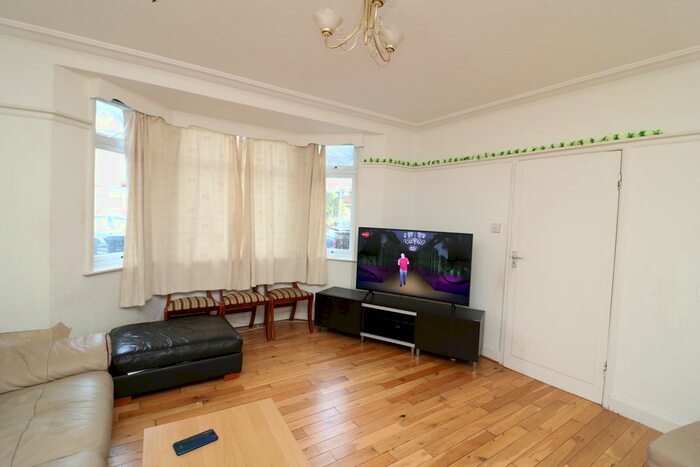 3 Bedroom Semi-Detached House To Rent In Melrose Avenue, Mitcham, CR4