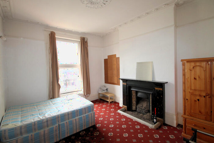 3 Bedroom Flat To Rent In Caledonian Road, Islington, London, N1