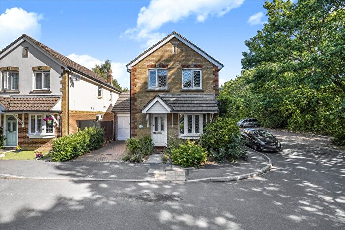 3 Bedroom Detached House For Sale In Knaphill, Woking, Surrey, GU21