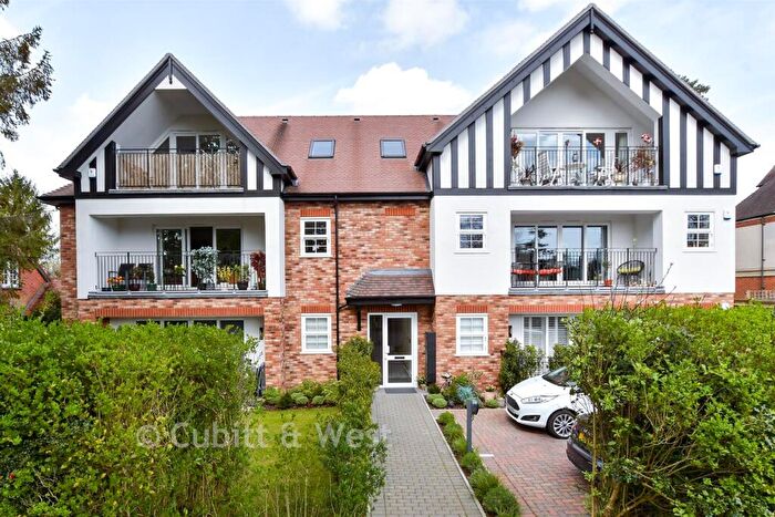 2 Bedroom Apartment For Sale In Queens Park Road, Caterham, Surrey, CR3