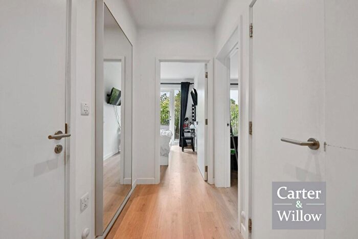 1 Bedroom Flat For Sale In Harbard Close, Barking, IG11