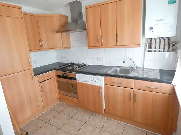 1 Bedroom Flat To Rent In Roman Road, Bow, E3
