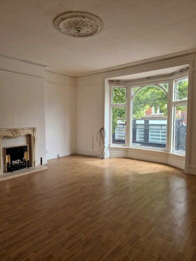 3 Bedroom Flat To Rent In Alcester Road, Moseley, B13