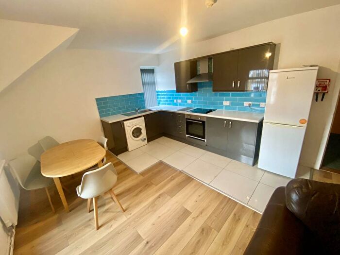 3 Bedroom Flat To Rent In Gwydr Crescent, Uplands, Swansea, SA2