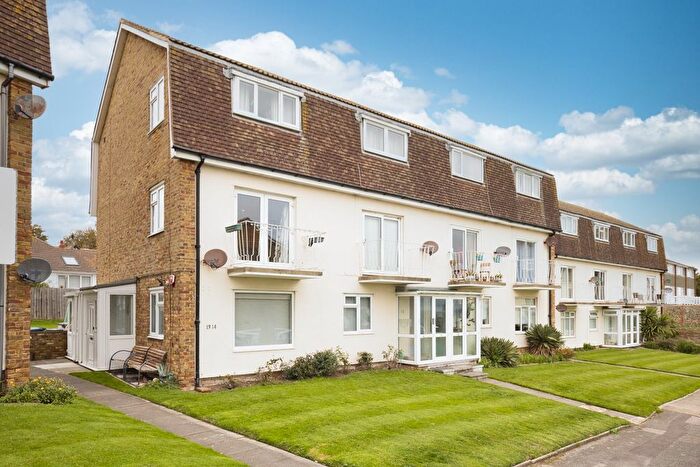 2 Bedroom Maisonette For Sale In Cheviot Court, Broadstairs, Kent, CT10