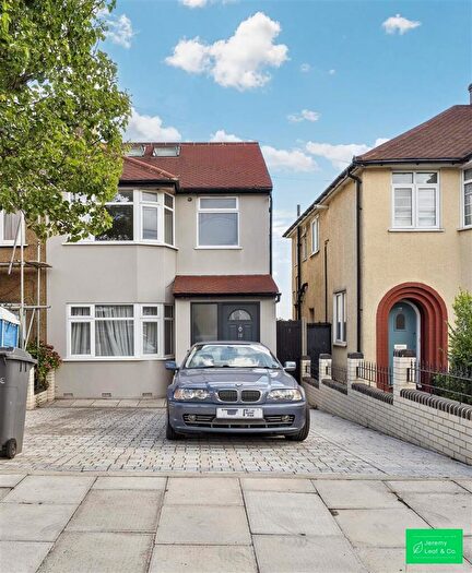 4 Bedroom House For Sale In Ashbourne Avenue, London, N20