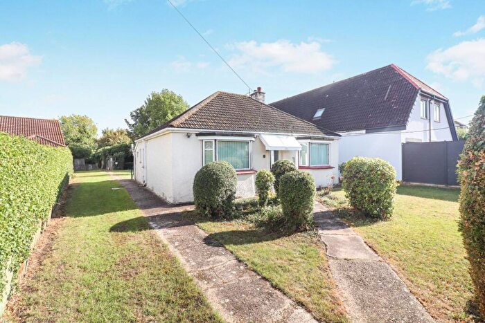2 Bedroom Detached Bungalow For Sale In Avenue Road, Rushden, NN10