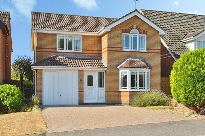 4 Bedroom Detached House For Sale In Dickens Drive, Old Stratford, Milton Keynes, MK19