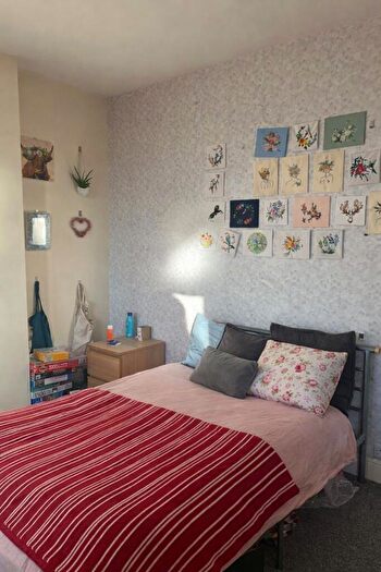 5 Bedroom Semi Detached House To Rent In Rolleston Drive, Nottingham, NG7