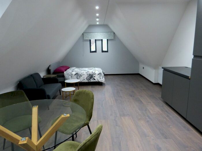 Studio To Rent In Armitage Road, London, NW11