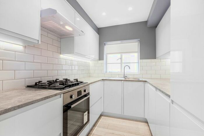 2 Bedroom Flat To Rent In Hyde Park Gardens, London, W2