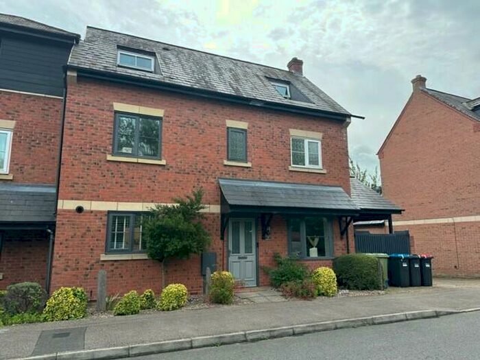 4 Bedroom House To Rent In Southland Drive, Bletchley, MK2