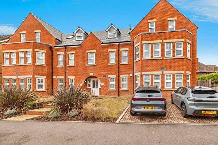 1 Bedroom Flat For Sale In Alexandra Road, Watford, WD17