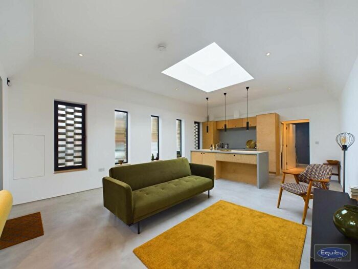 1 Bedroom Ground Maisonette To Rent In Whittington Road, Bounds Green, London, N22