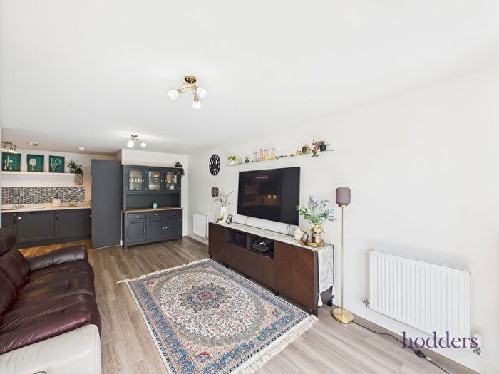 2 Bedroom Flat For Sale In Blackbess Lane, Chertsey, Surrey, KT16