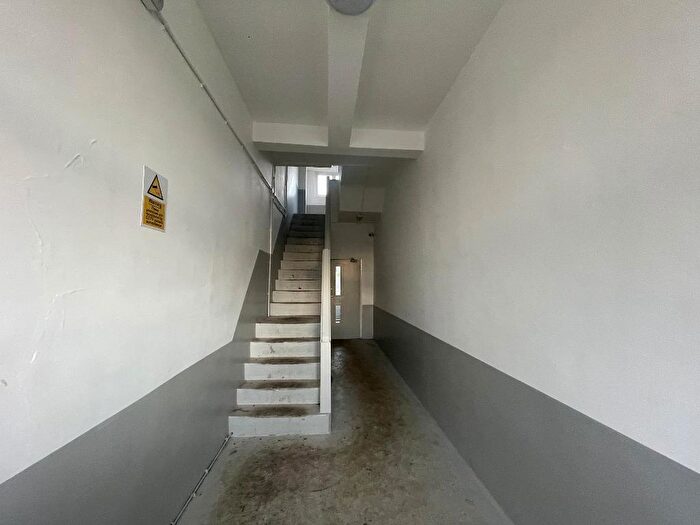 2 Bedroom Apartment For Sale In Sundon Park Parade, Sundon Park, Luton, Bedfordshire, LU3