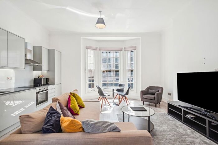 2 Bedroom Flat To Rent In Kensington High Street, High Street Kensington, W8