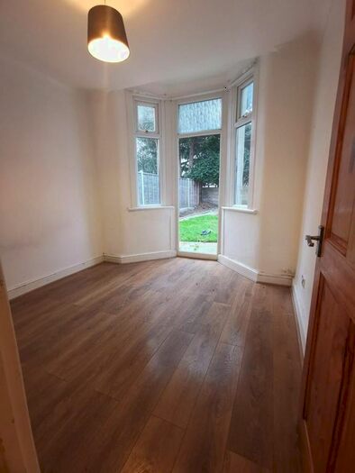 3 Bedroom Flat To Rent In Central Park Road, London E6