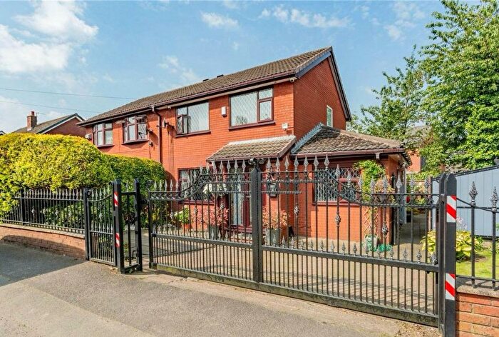 3 Bedroom Semi-Detached House For Sale In Haven Lane, Oldham, OL4