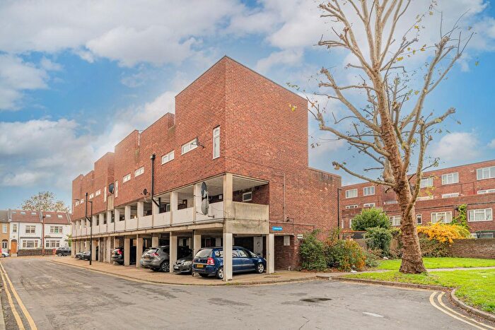 3 Bedroom Flat For Sale In Bradwell Mews, London, N18