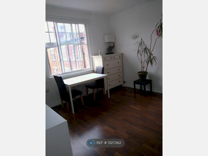 Studio To Rent In Gilling Court, London, NW3