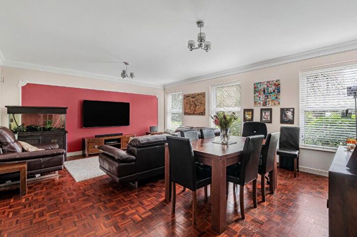 2 Bedroom Apartment For Sale In Windmill Hill, London, EN2