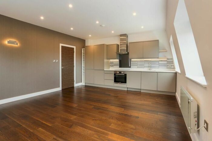 1 Bedroom Flat To Rent In High Road, London, N20
