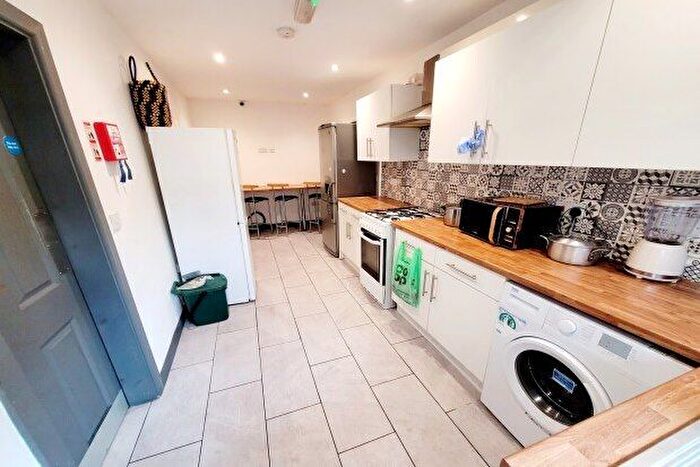 3 Bedroom Property To Rent In Tenby Drive, Salford, M6