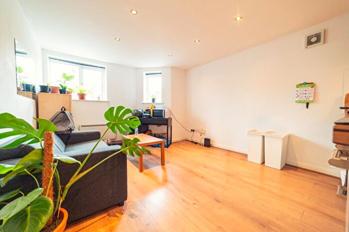 2 Bedroom Flat To Rent In Connaught Road, Roath, CF24