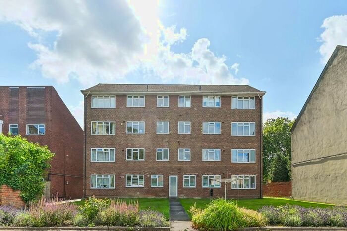 2 Bedroom Flat To Rent In Surridge House, Woodside Green, London, South Norwood, London, SE25