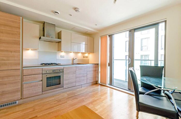 Studio To Rent In Cable Street, Shadwell, London, E1