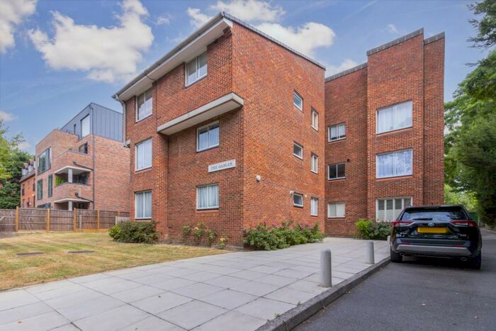 2 Bedroom Flat To Rent In The Gables, Holden Avenue, Woodside Park, London, N12