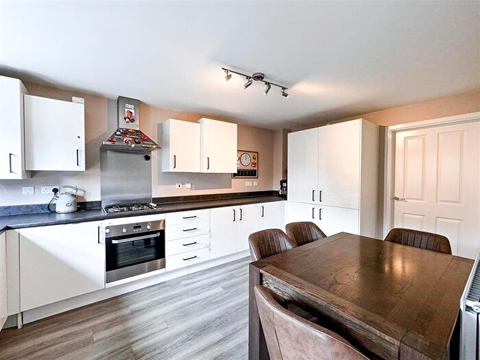 3 Bedroom End Of Terrace House For Sale In Meadow Drive, Long Itchington, Southam, CV47