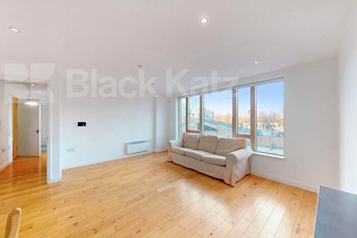 2 Bedroom Flat To Rent In York Way, Camden Borders, N7