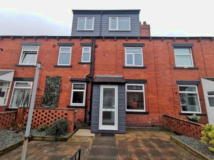 3 Bedroom Terraced House To Rent In Woodlea Street, Beeston, Leeds LS11