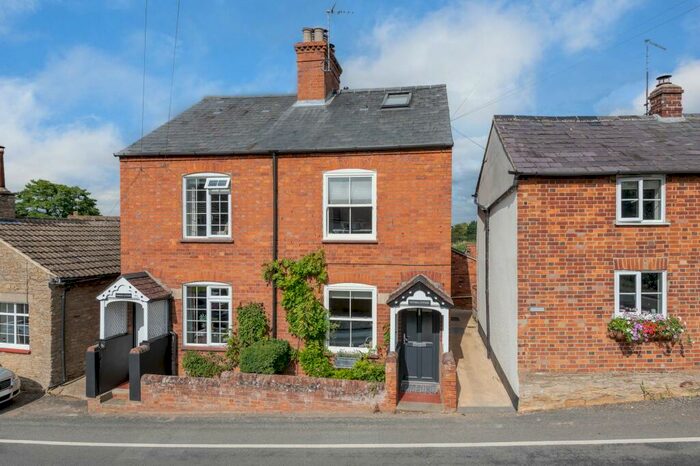 3 Bedroom Semi-Detached House For Sale In The High Road, Felmersham, MK43