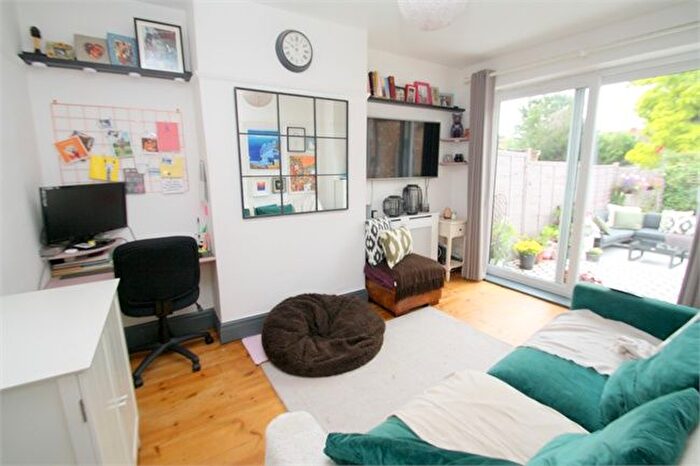1 Bedroom Maisonette To Rent In Kingston Road, Staines-Upon-Thames, TW18