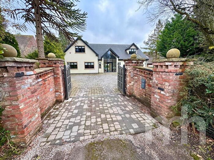 4 Bedroom Detached House For Sale In Chester Road, Woodford, SK7