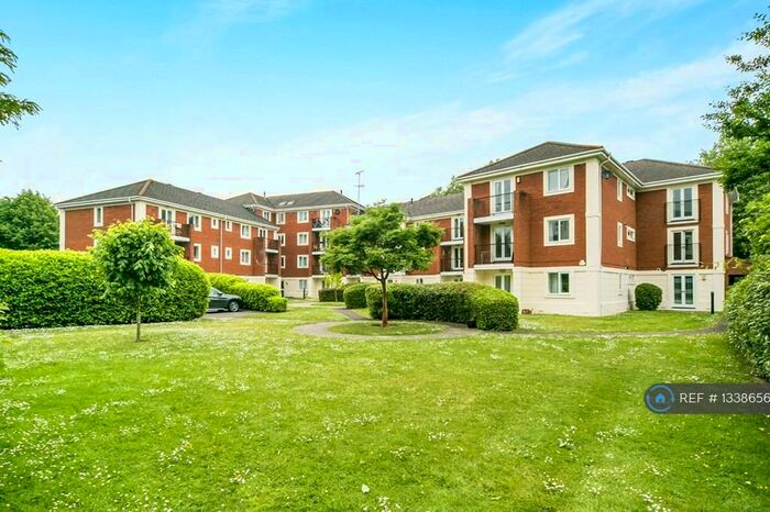 2 Bedroom Flat To Rent In Shelley Court, Reading, RG1